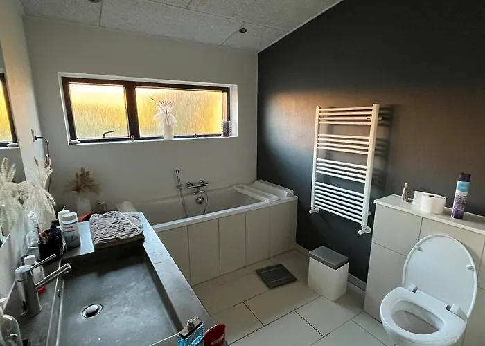 Modern For A Spring Getaway 别墅 Hinge